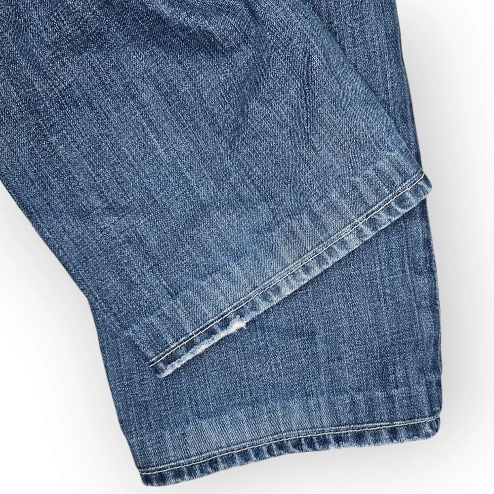 True Religion Men's Geno Button-Fly Jeans Distressed W33